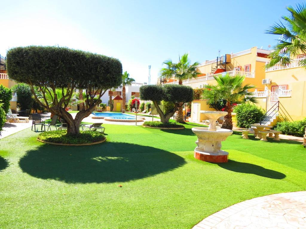 Casa La Zenia Elite Townhouse With Shared Pool And 10 Minutes Walk To Beach Villa Oriola  Exterior foto
