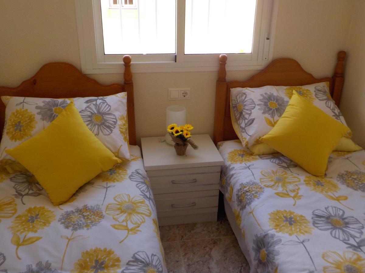 Casa La Zenia Elite Townhouse With Shared Pool And 10 Minutes Walk To Beach Villa Oriola  Exterior foto