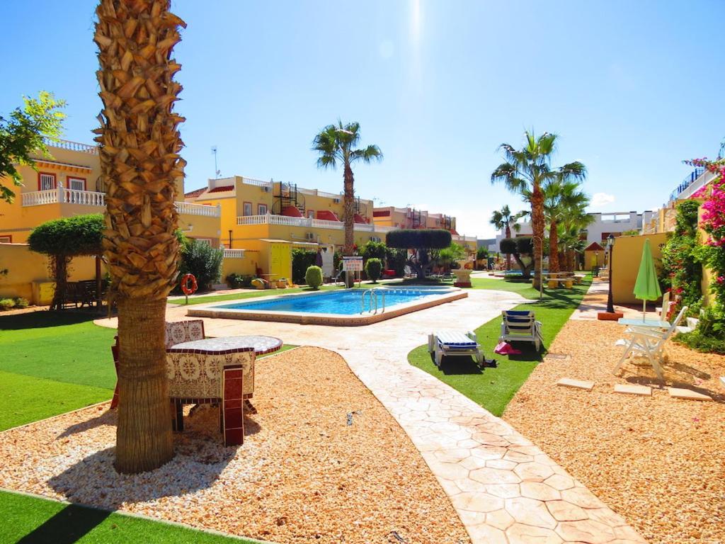 Casa La Zenia Elite Townhouse With Shared Pool And 10 Minutes Walk To Beach Villa Oriola  Exterior foto
