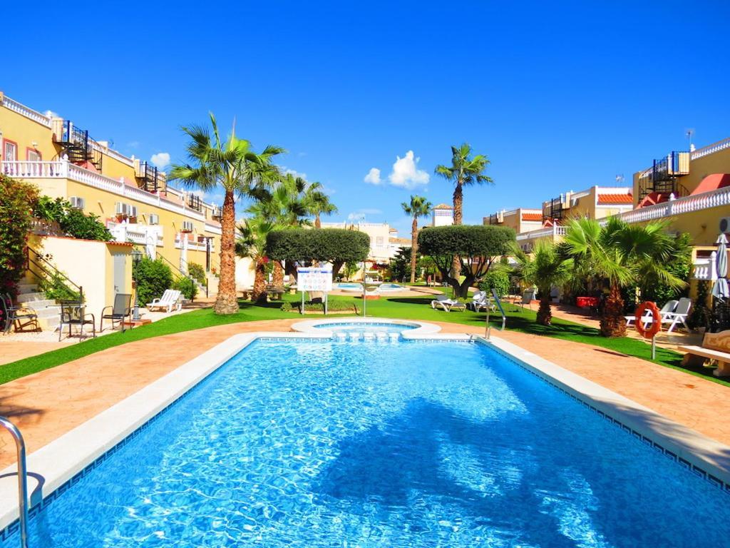 Casa La Zenia Elite Townhouse With Shared Pool And 10 Minutes Walk To Beach Villa Oriola  Exterior foto