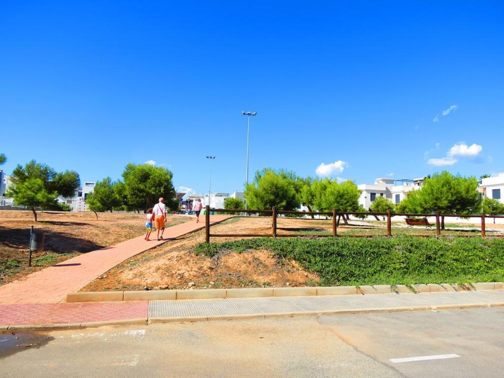 Casa La Zenia Elite Townhouse With Shared Pool And 10 Minutes Walk To Beach Villa Oriola  Exterior foto