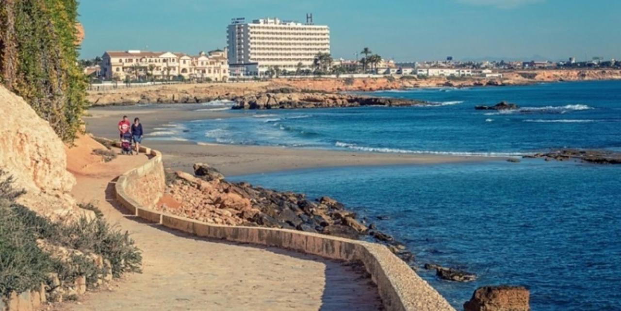 Casa La Zenia Elite Townhouse With Shared Pool And 10 Minutes Walk To Beach Villa Oriola  Exterior foto