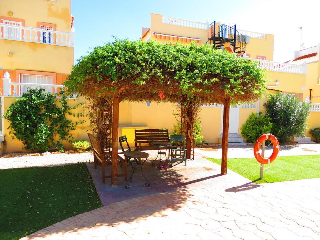 Casa La Zenia Elite Townhouse With Shared Pool And 10 Minutes Walk To Beach Villa Oriola  Exterior foto